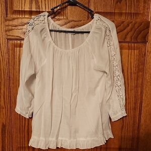 KEREN hart Cream Lace Sleeve Blouse Size M